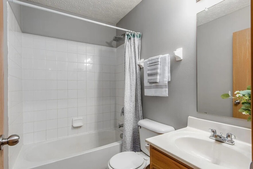 Building Photo - 6168 Broad Stripes Ave