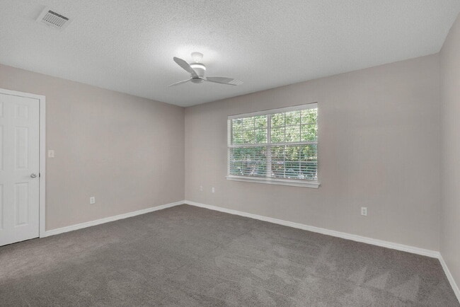 Building Photo - 212 Tooke St