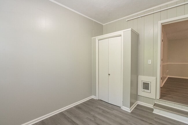 Building Photo - Beautifully FULLY RENOVATED 2 Bdr 1 bath i...