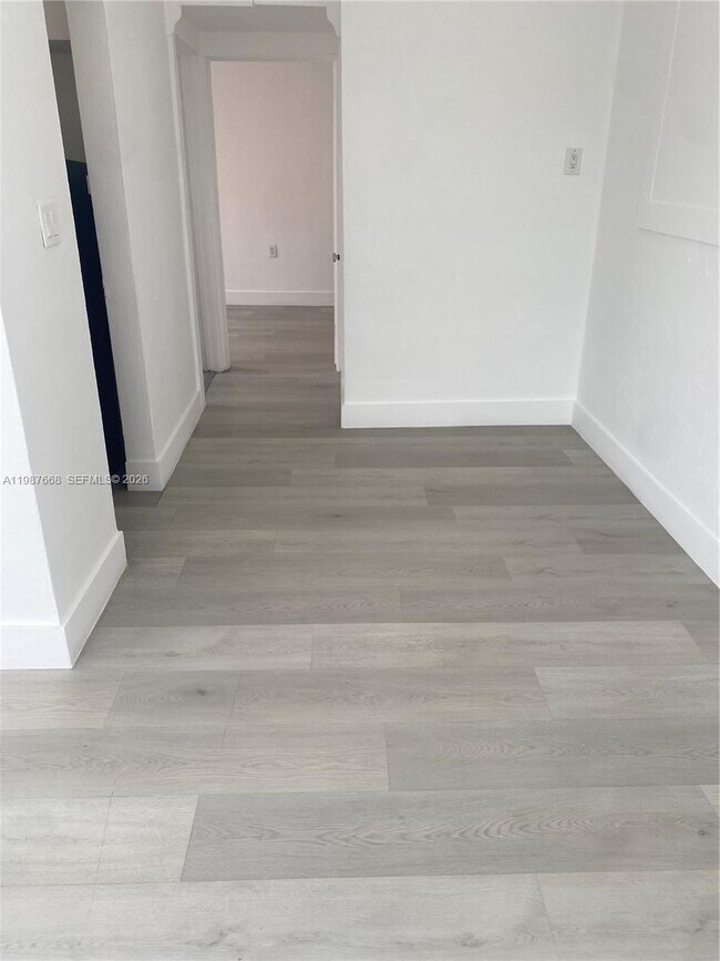 Building Photo - 1552 SW 2nd St