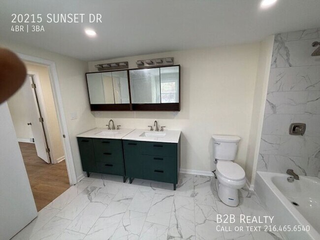 Building Photo - 20215 Sunset Dr