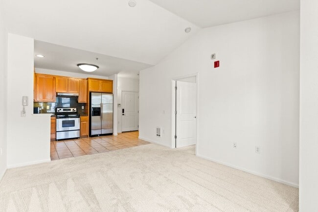 Building Photo - Downtown Oakland Condo w/ Parking & In Unit Laundry
