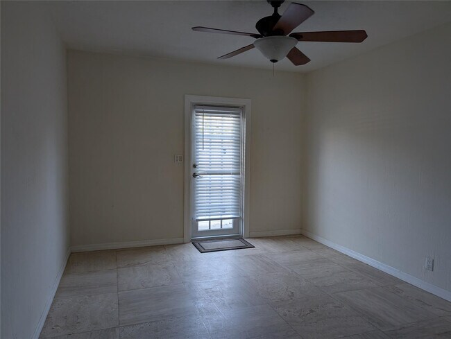 Building Photo - 1470 N Dixie Hwy