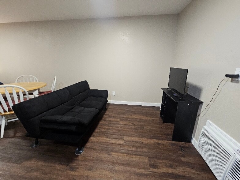 Building Photo - 2040 Indian Point Rd