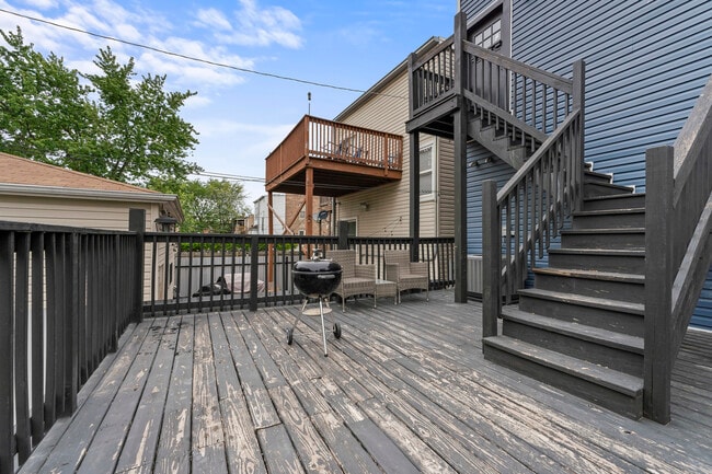 Building Photo - 614 N Troy St
