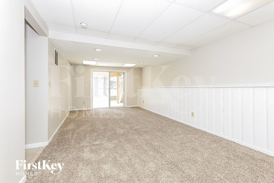 Building Photo - 1961 Big Tree Dr