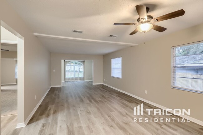 Building Photo - 25200 Quaker Ridge Ave