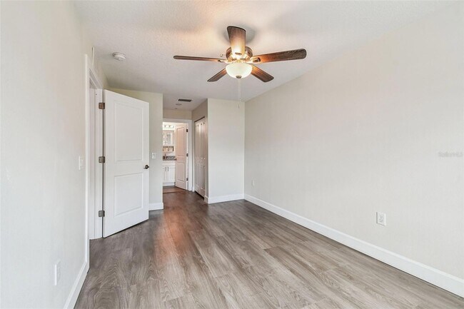 Building Photo - 650 E Tarpon Ave