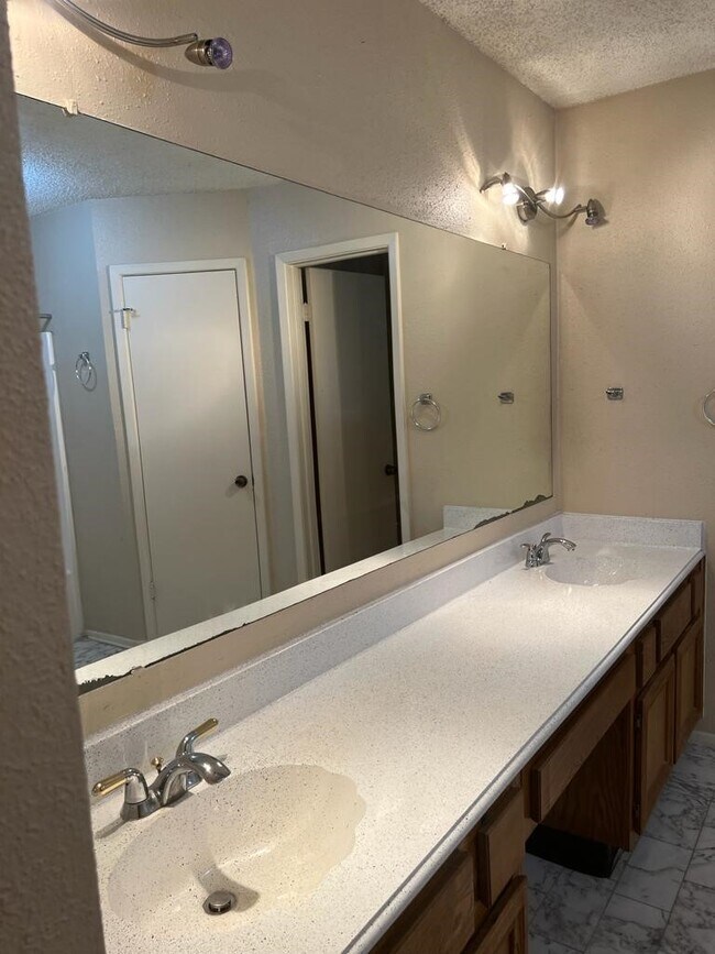 Building Photo - 6707 Loch Bruceray Dr