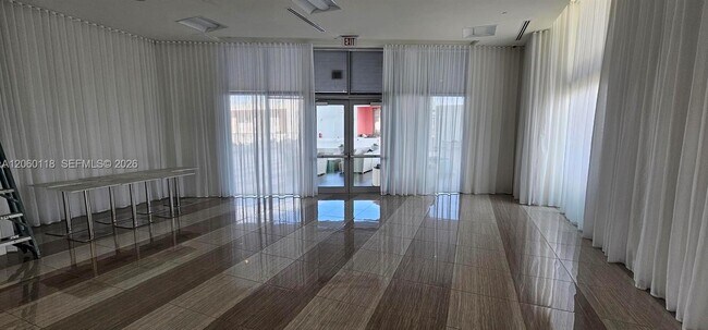 Building Photo - 2000 Metropica Wy