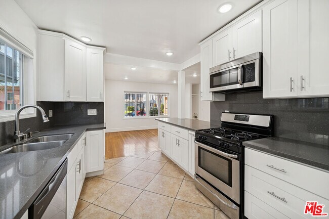 Building Photo - 112 S Detroit St