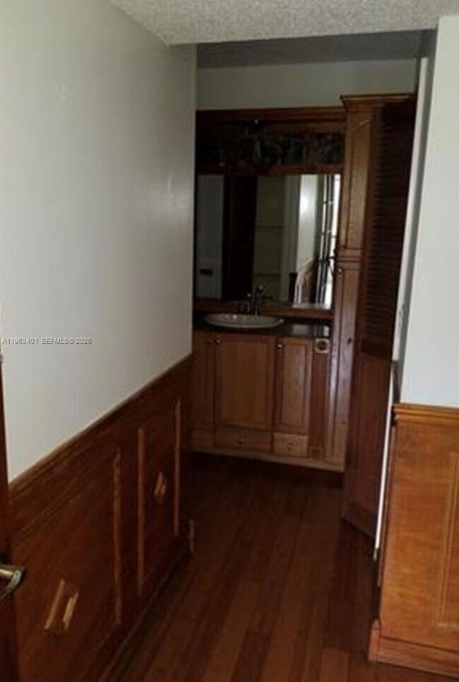 Building Photo - 309 Lakeview Dr