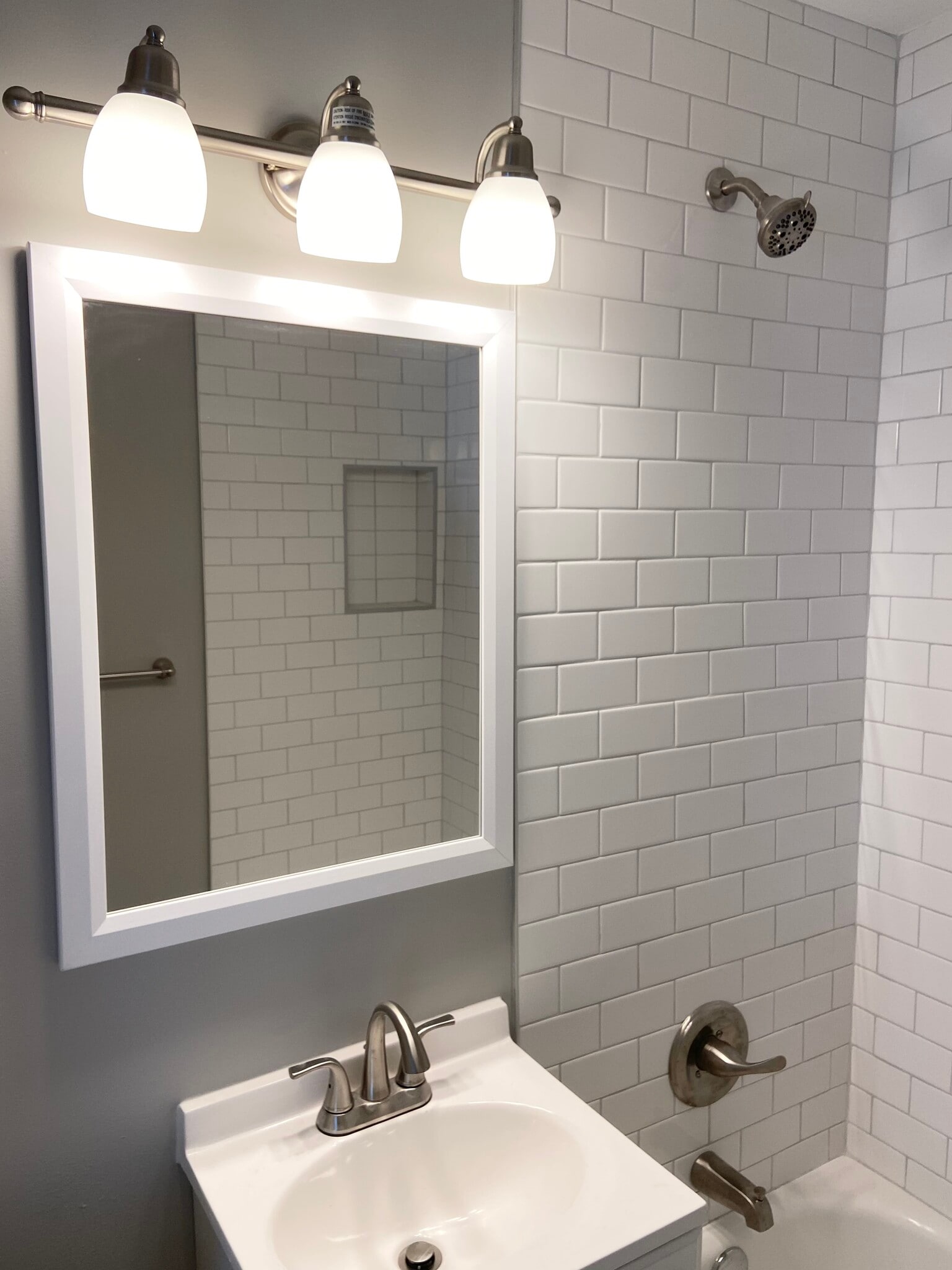 Building Photo - 11 NW Orchard St