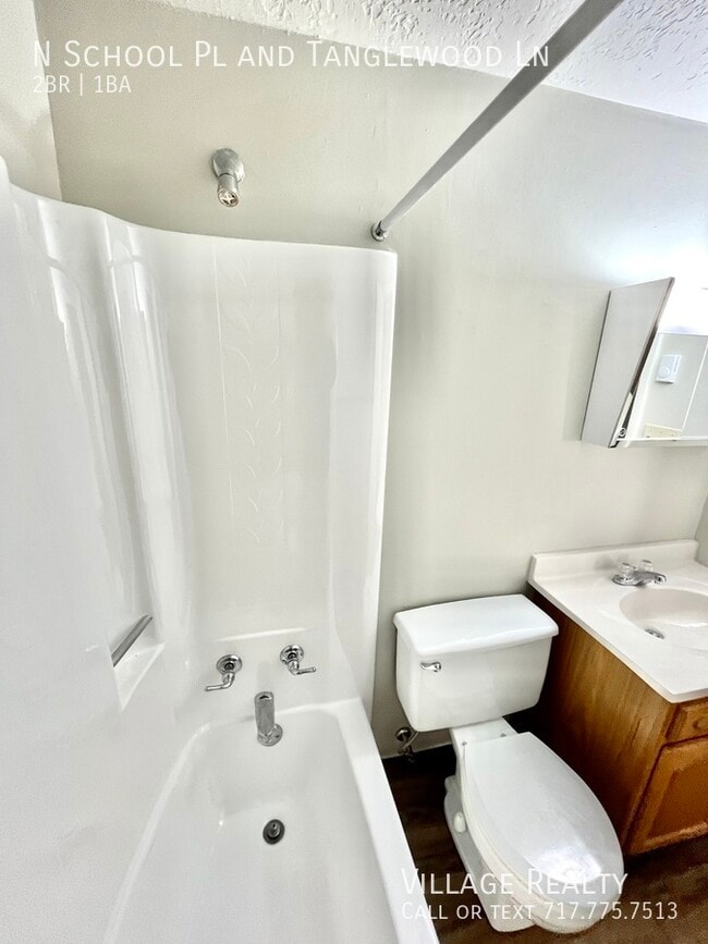 Building Photo - 319 N School Pl