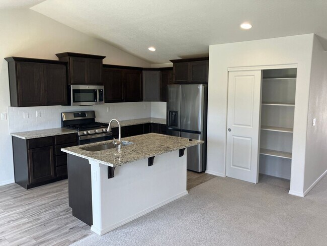 Building Photo - 2023 Three Bedroom Home in Dallas