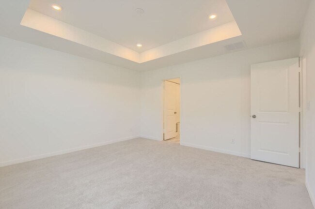 Building Photo - Luxurious 3bd 2.5 paired home in Dove Village!