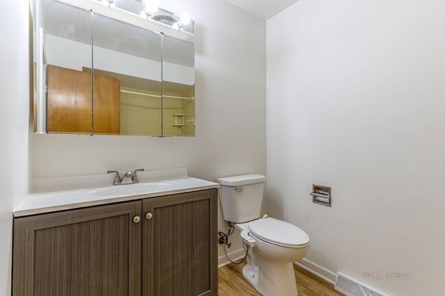 Building Photo - 9260 Dee Rd