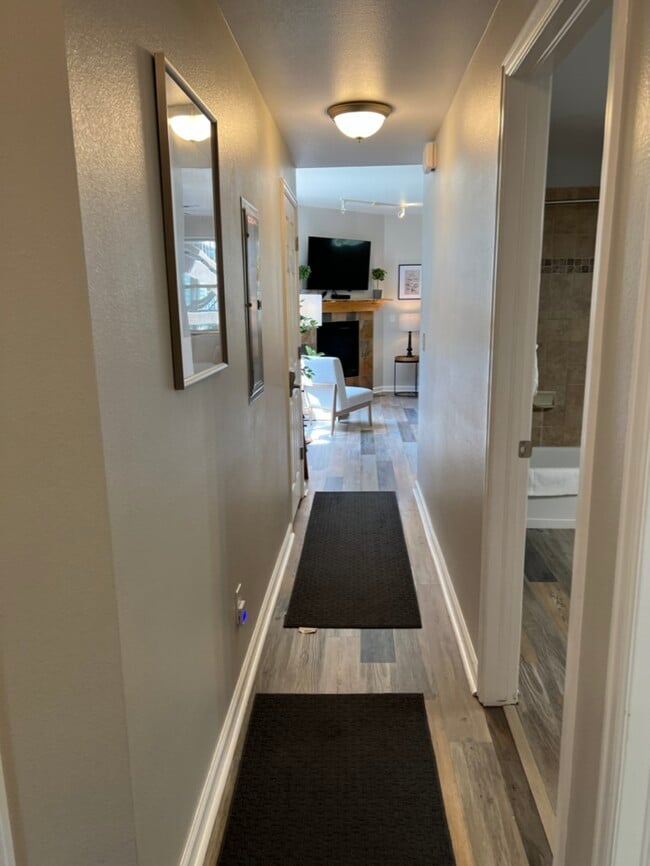 Building Photo - 115 Spinner St