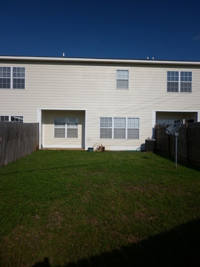 Building Photo - 11 Courtyard Way