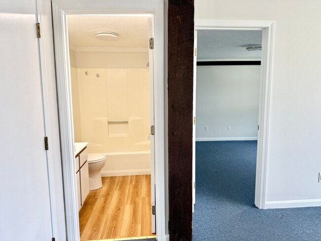 Building Photo - Well maintained inside and out