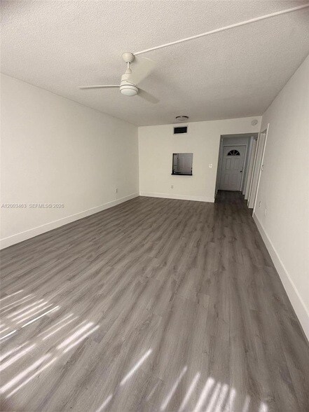 Building Photo - 20111 NE 27th Ct