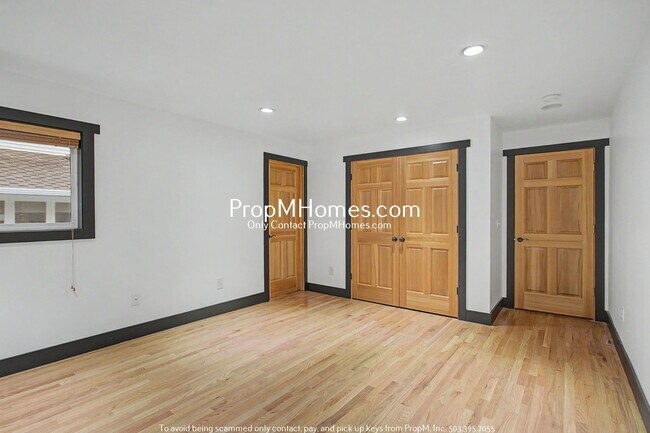 Building Photo - Unique Luxury Three Bedroom Home in Hallinan!