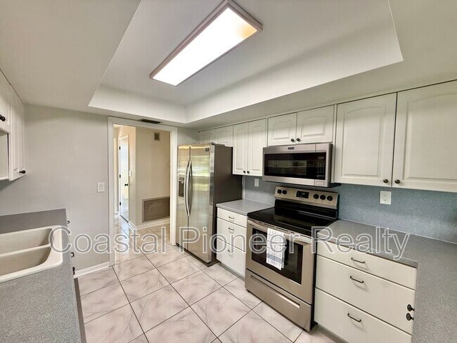 Building Photo - 14903 Imperial Point Dr N