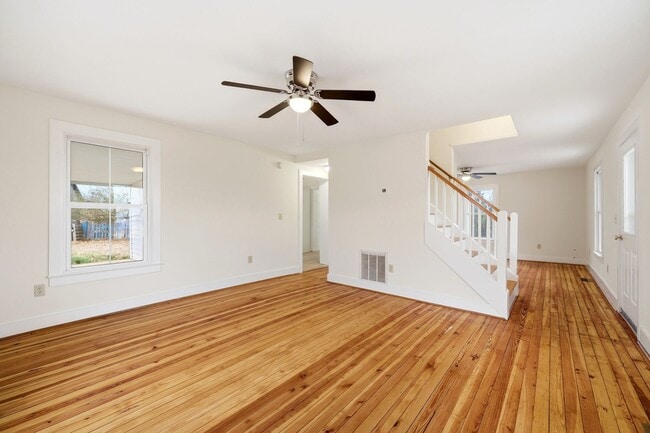 Building Photo - 1839 Spring Hill Rd