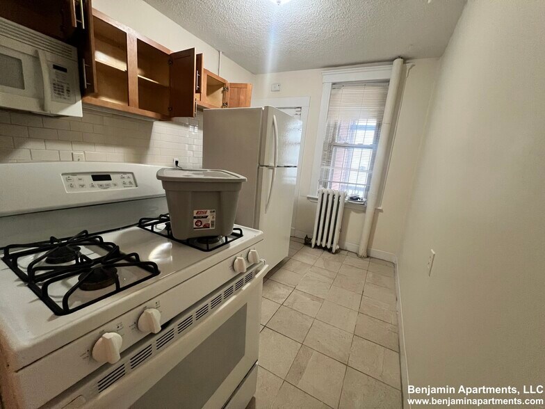 Building Photo - 15 Barrows St