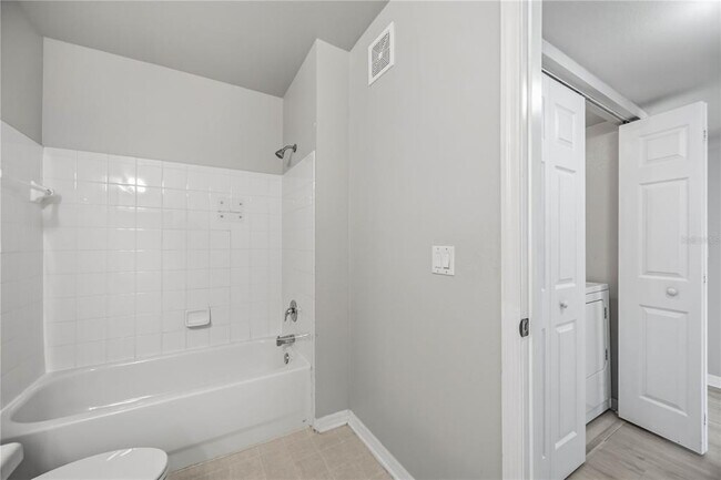 Building Photo - 1195 Villagio Cir