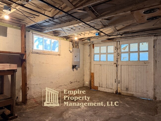 Building Photo - 537 NE Winchester St