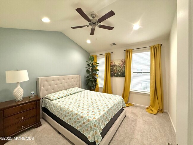 Building Photo - 2 Wisteria Ct