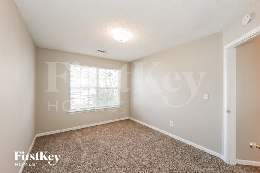 Building Photo - 6222 Hickory Ln Cir