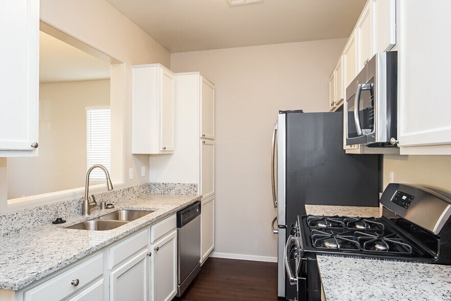 Building Photo - 245 Vertigo Tulip Ct