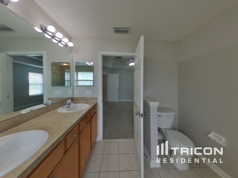 Building Photo - 11707 Deep Springs Dr N