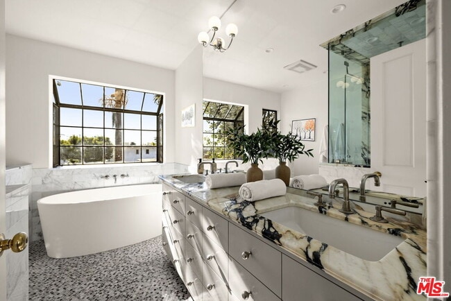 Building Photo - 202 San Vicente Blvd