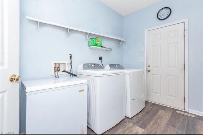 Building Photo - 1105 Scarlett Dr