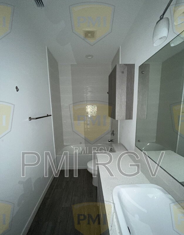 Building Photo - 805 W Garrison Dr