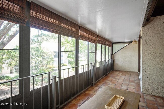 Building Photo - 8012 Hollyridge Rd