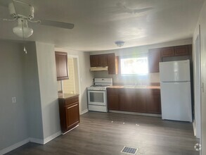 Building Photo - One Bedroom Spacious Duplex Located on S B...