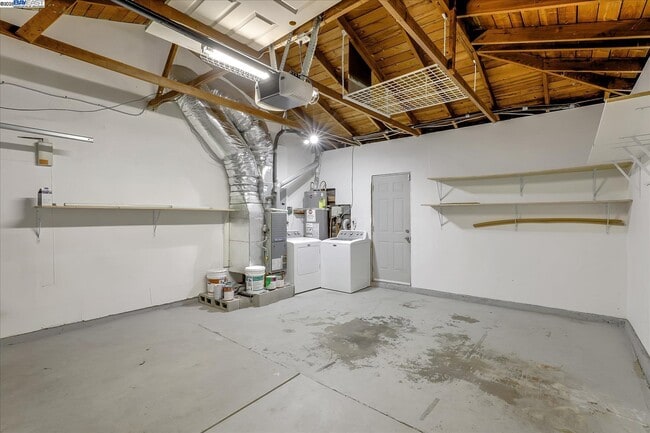 Building Photo - 7942 Vomac Rd