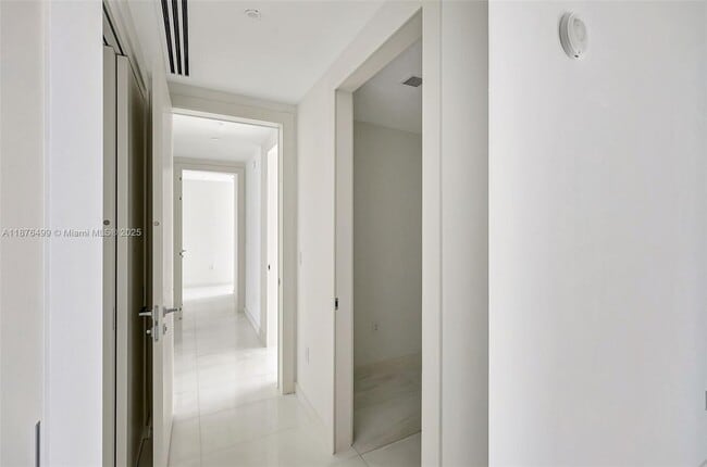 Building Photo - 300 Biscayne Blvd Way