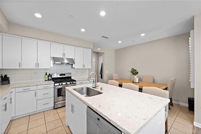 Building Photo - 107 Tubeflower