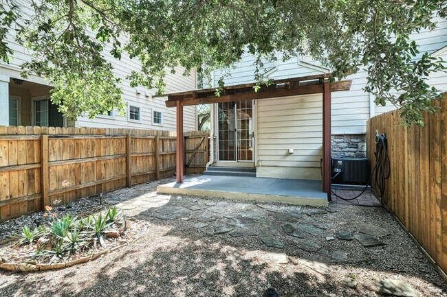 Building Photo - 8518 Cahill Dr