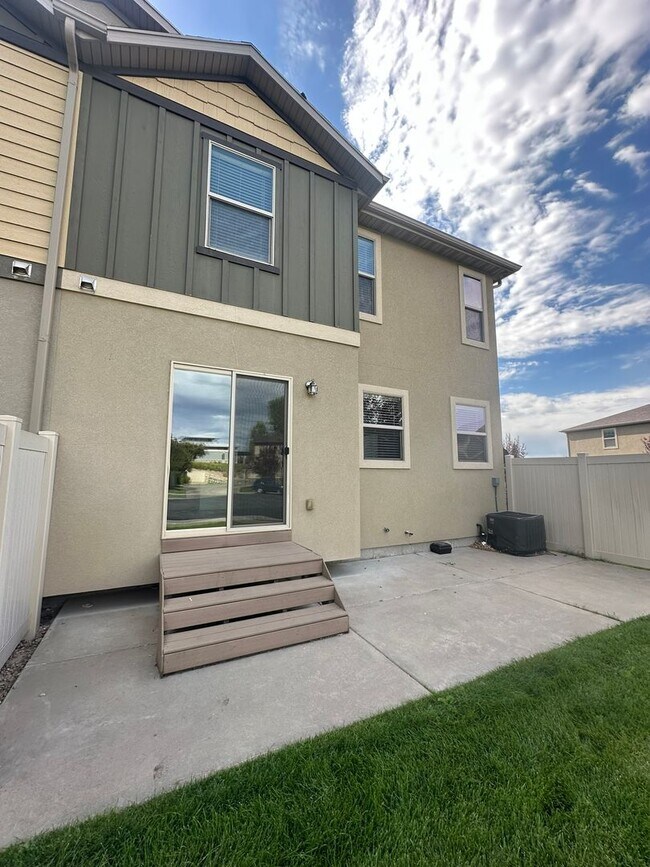 Building Photo - Save More with a Longer Lease + $1,000 Cre...