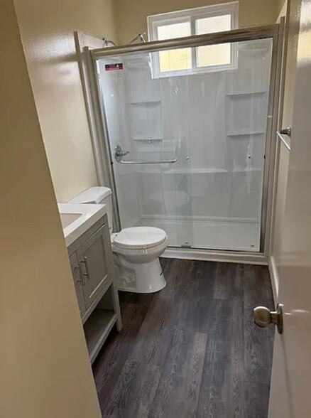 Full Bathroom Upstairs - 1456 Hopkins St