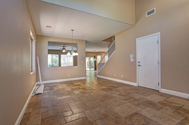 Building Photo - Wonderful 4 Bedroom Home!