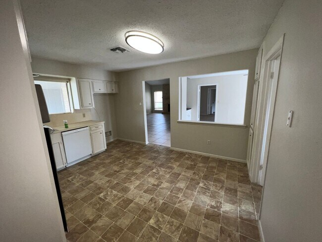 Building Photo - 4929 High Meadow Dr