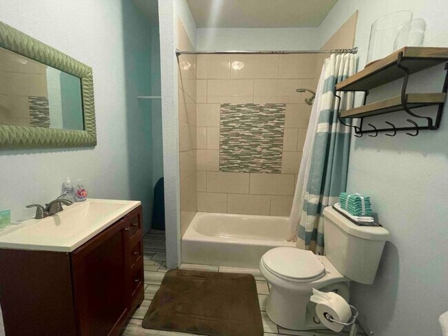Building Photo - 2521 Avenue Q