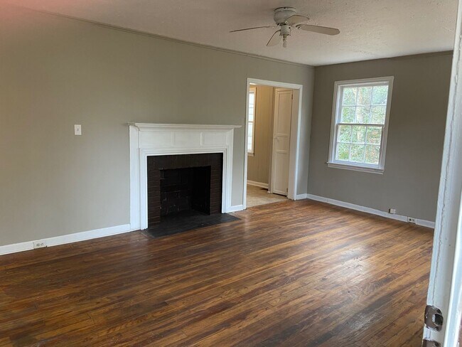 Building Photo - **AVAILABLE NOW**Near Ft. Benning/Columbus, GA 3 Bedroom / 1 Bathroom Home for Rent***
